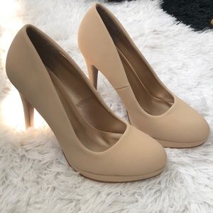 Nude heels NEW